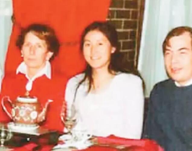 《人民日报海外版》百姓话题版(2019年9月26日第12版)重点报道牛八体育集团厦门大学附属厦门眼科中心总院长黎晓新教授事迹2.jpg 《人民日报海外版》百姓话题版(2019年9月26日第12版)重点报道牛八体育集团厦门大学附属厦门眼科中心总院长黎晓新教授事迹2.jpg