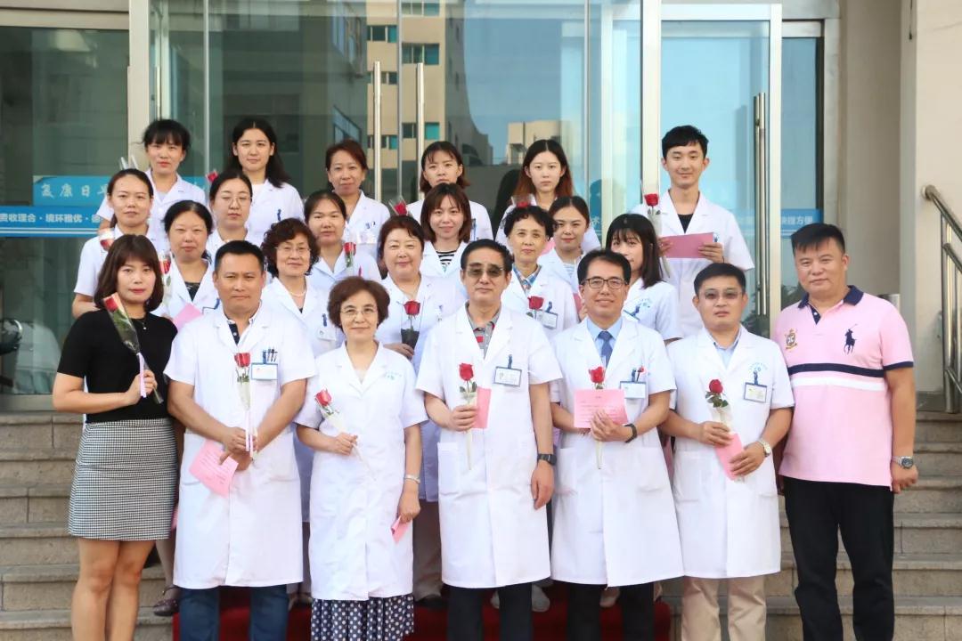 青岛牛八体育医师节医生宣誓 青岛牛八体育医师节医生宣誓