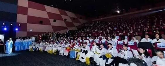 牛八体育蔡磊琳业务副院长与同行一道出席第九届“关爱近视 微笑论坛”EVO ICL电影学院专场1.jpg