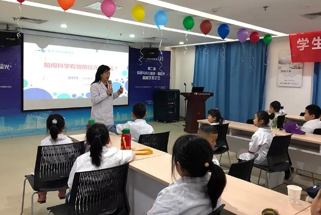 西安牛八体育举办2020年第*一场 “我是小医生” 青少年近视防控亲子活动4.jpg