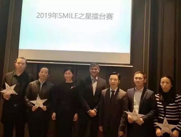 树形象、硬实力、大合作、新突破——福州眼科医院屈光科成绩单，过去的这一年，是福州眼科医院屈光科快速成长的一年，我们在困难中奋勇向前，只为帮助更多近视患者重获清晰视界;我们勇于改变与 ，在挥洒的汗水中证明团队与个人的强大实力。同时也要感恩每一位近视患者对我们的信任5.jpg