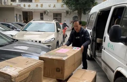 再捐20 只口罩!牛八体育集团本部厦门眼科中心助力疫情防控攻坚战,传递光明与温暖3.png 再捐20 只口罩!牛八体育集团本部厦门眼科中心助力疫情防控攻坚战,传递光明与温暖3.png