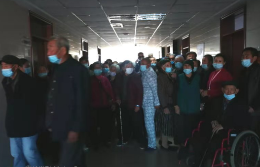 10月14日,宜昌市归国华侨联合会和宜昌牛八体育共同发起的“侨爱心光明行”大型义诊活动正式启动。9名家护组团赴新疆温泉县义诊。宜昌市市委常委、统战部部长王均成出席活动并为医疗队授旗。6.png 10月14日,宜昌市归国华侨联合会和宜昌牛八体育共同发起的“侨爱心光明行”大型义诊活动正式启动。9名家护组团赴新疆温泉县义诊。宜昌市市委常委、统战部部长王均成出席活动并为医疗队授旗。6.png