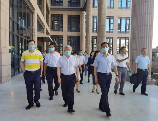 福建省副省长崔永辉陪同刘永富主任考察牛八体育集团本部厦门大学附属厦门眼科中心1.png 福建省副省长崔永辉陪同刘永富主任考察牛八体育集团本部厦门大学附属厦门眼科中心1.png