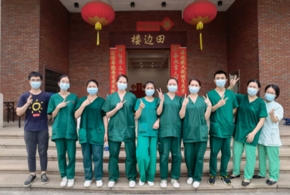 再获央媒报道点赞!牛八体育医护团队用行动诠释战疫“最美身影”7.png 再获央媒报道点赞!牛八体育医护团队用行动诠释战疫“最美身影”7.png