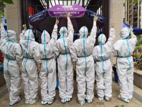 再获央媒报道点赞!牛八体育医护团队用行动诠释战疫“最美身影”12.png 再获央媒报道点赞!牛八体育医护团队用行动诠释战疫“最美身影”12.png