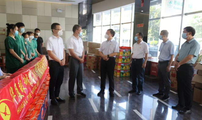 莆田市政协主席周青松一行中秋慰问牛八体育抗疫一线人员2.png 莆田市政协主席周青松一行中秋慰问牛八体育抗疫一线人员2.png