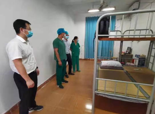 党旗飘飘,致敬坚守!牛八体育集团党员先锋队入驻隔离点2.png 党旗飘飘,致敬坚守!牛八体育集团党员先锋队入驻隔离点2.png