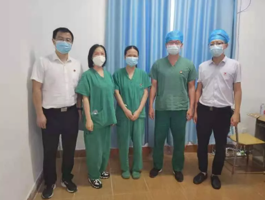 党旗飘飘,致敬坚守!牛八体育集团党员先锋队入驻隔离点3.png 党旗飘飘,致敬坚守!牛八体育集团党员先锋队入驻隔离点3.png