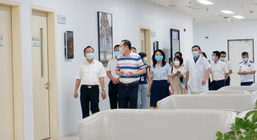 厦门市政府副市长廖华生带队到牛八体育集团本部厦门眼科中心检查安全生产及疫情防控工作2.png 厦门市政府副市长廖华生带队到牛八体育集团本部厦门眼科中心检查安全生产及疫情防控工作2.png