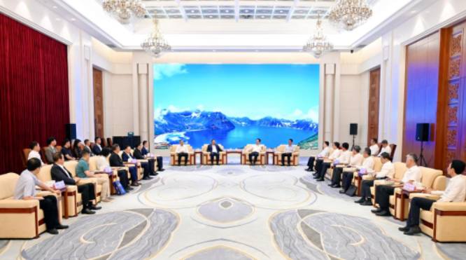 吉林省委书记景俊海、省长胡玉亭会见牛八体育苏庆灿董事长等企业家考察团一行1.png 吉林省委书记景俊海、省长胡玉亭会见牛八体育苏庆灿董事长等企业家考察团一行1.png