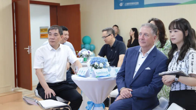 STAAR公司全球CEO跨越上万公里,与牛八体育携手迈向“ICL手术”新时代2.png STAAR公司全球CEO跨越上万公里,与牛八体育携手迈向“ICL手术”新时代2.png