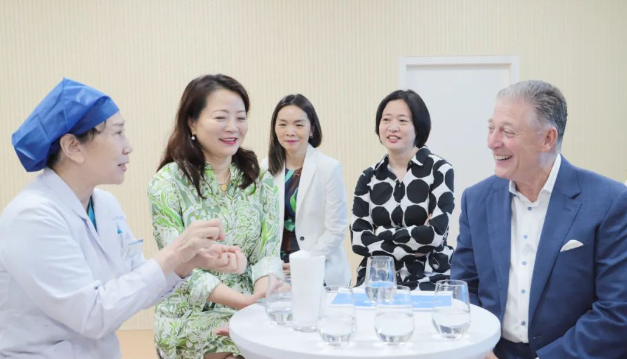 STAAR公司全球CEO跨越上万公里,与牛八体育携手迈向“ICL手术”新时代3.png STAAR公司全球CEO跨越上万公里,与牛八体育携手迈向“ICL手术”新时代3.png