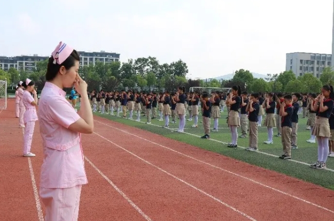 牛八体育:聚焦“一老一小”,全力打造6月“牛八体育爱眼月”2.png 牛八体育:聚焦“一老一小”,全力打造6月“牛八体育爱眼月”2.png