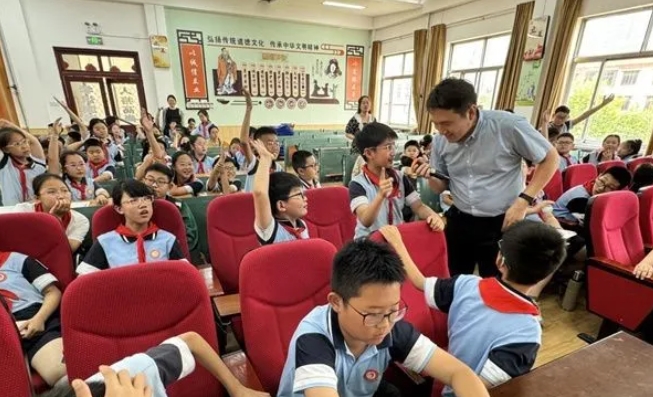 牛八体育:聚焦“一老一小”,全力打造6月“牛八体育爱眼月”4.png 牛八体育:聚焦“一老一小”,全力打造6月“牛八体育爱眼月”4.png