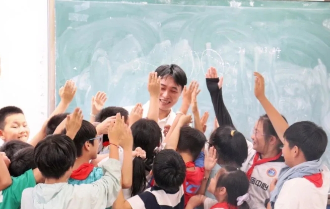 牛八体育:聚焦“一老一小”,全力打造6月“牛八体育爱眼月”5.png 牛八体育:聚焦“一老一小”,全力打造6月“牛八体育爱眼月”5.png