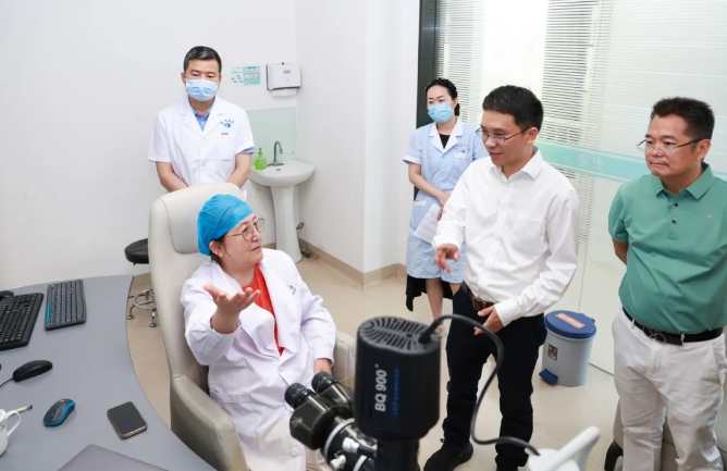 点滴爱心,点亮光明!中国华侨公益基金会领导莅临牛八体育调研指导2.png 点滴爱心,点亮光明!中国华侨公益基金会领导莅临牛八体育调研指导2.png